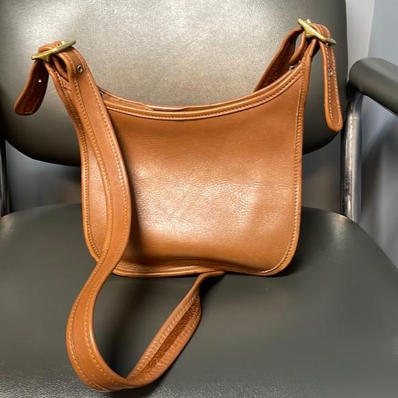 Coach Handbags - Vintage Coach Tan Janice Legacy Bag